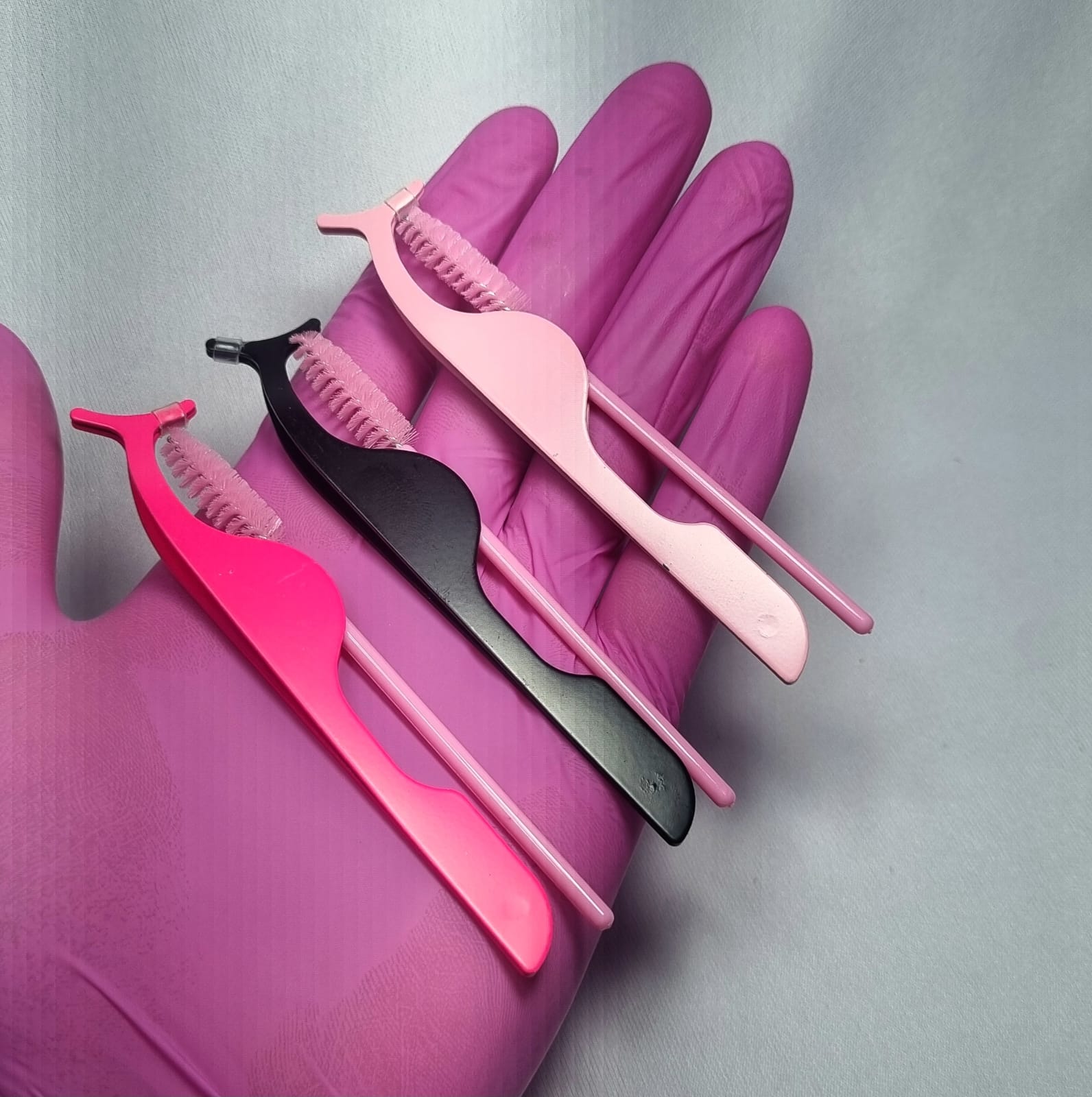 PINÇA COM ESCOVINHA PARA CÍLIOS- BEAUTY TOOLS INVILA - Tudo para unhas em gel